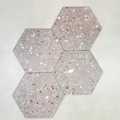 Les Carreaux De Jean  Carrelage Sol Effet Terrazzo<Carrelage Effet Terrazzo Hexagonal AROUSA 25,8x29 Rosa - Les Carreaux de Jean