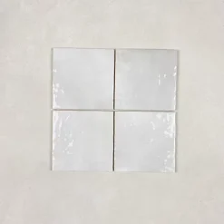 Gioia Materia Carrelage Effet Zellige Gris LA RIVIERA 13,2x13,2 Gris Nuage - Les Carreaux de Jean- Faïence Pour Pièce À Vivre