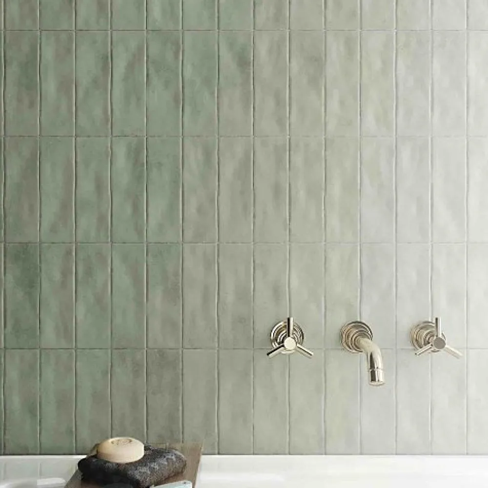 Les Carreaux De Jean Carrelage Effet Zellige Vert Sauge MITTE Verde 6,5x20 - Les Carreaux de Jean- Faïence Pour Cuisine|Faïence Pour Douche