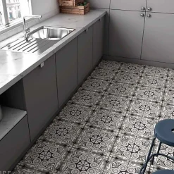 Gioia Materia Carrelage Imitation Carreaux de Ciment ART NOUVEAU DECOR 20x20 Opéra Grey - Les Carreaux de Jean- Carrelage Sol Effet Carreaux De Ciment