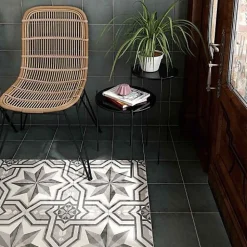 Gioia Materia Carrelage Imitation Carreaux de Ciment ART NOUVEAU DECOR 20x20 Cinema Grey - Les Carreaux de Jean- Carrelage Sol Effet Carreaux De Ciment