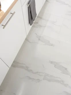 GoodHome Carrelage Mural Pour Douche|Carrelage Mural Pour Cuisine<Carrelage intérieur sol et mural Ultimate marble effet marbre L.59.5 cm x l.59.5 cm x Ep.0.9 cm blanc