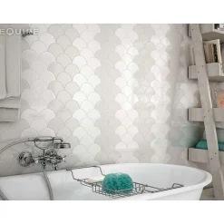 Aelle Carrelage Carrelage Mural Uni|Carrelage Mural Pour Wc<Carrelage mur écaillon de poisson uni gris brillant 10,6x12 cm SCALE FAN LIGHT GREY