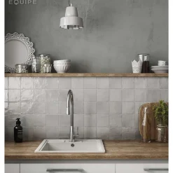 Aelle Carrelage Carrelage Mural Uni|Carrelage Mural Pour Wc<Carrelage mur effet zellige bejmat satiné gris claire 10x10 cm MALLORCA GREY