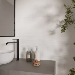 GoodHome Carrelage mural intérieur blanc mat à cannelures fines L.60 x l.30 cm x ép.9 mm, Perouso- Faïence Unie|Faïence Pour Wc