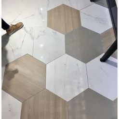 Aelle Carrelage Carrelage Sol Pour Pièce À Vivre|Carrelage Sol Effet Marbre<Carrelage sol / mur hexagonal effet marbre blanc grand format NIKOI HEXAGONO VERBIER