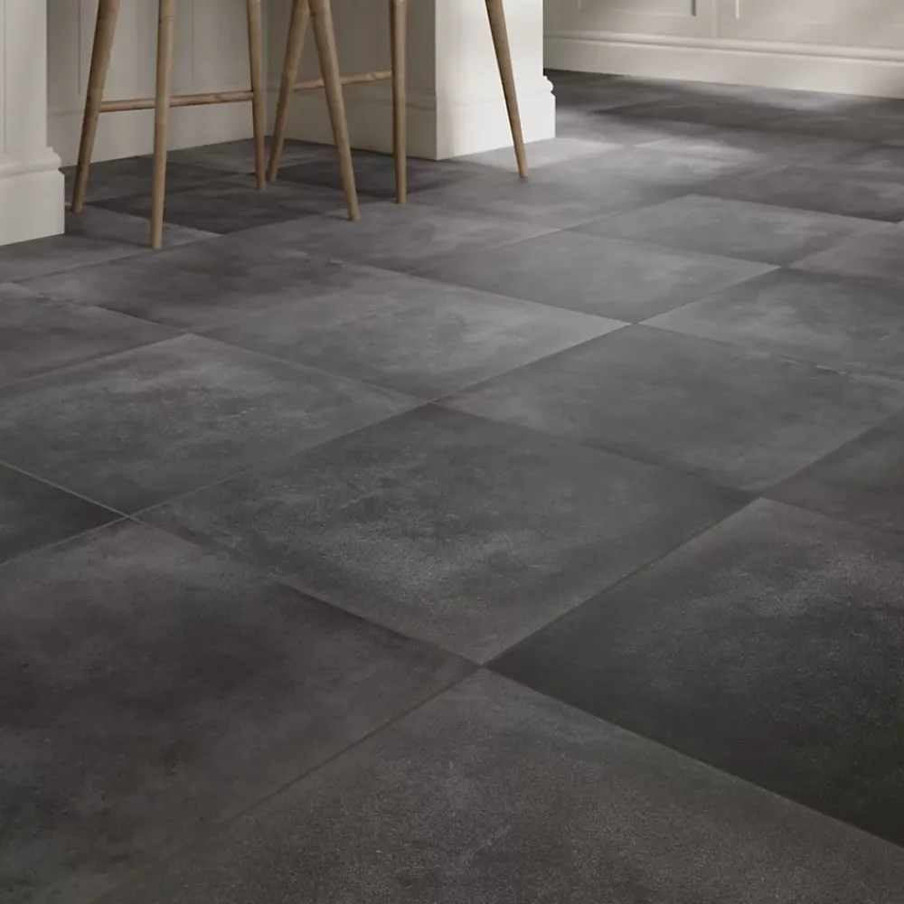 GoodHome Carrelage sol et mur effet béton anthracite L.61,6 x l.61,6 cm x ép.7,4 mm, Konkrete- Carrelage Mural Pour Wc|Carrelage Mural Effet Béton