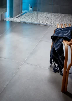 GoodHome Carrelage sol intérieur gris effet béton L.61,6 x l.61,6 cm x ép.7,4 mm, Konkrete- Carrelage Mural Pour Wc|Carrelage Mural Effet Béton