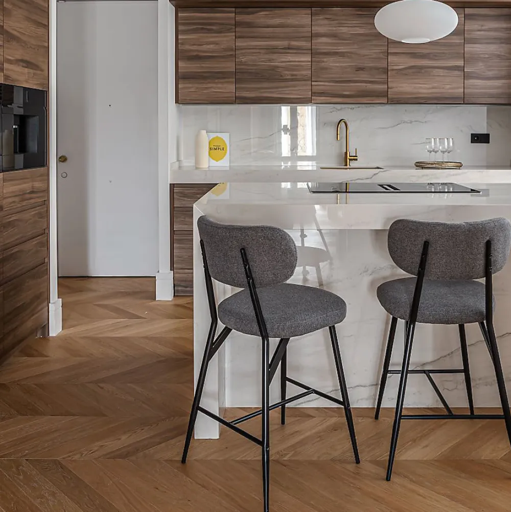 Dileci Parquet Chevron|Voir Tous Les Parquets<ÉCHANTILLON - Parquet massif chêne français, Point de Hongrie , Chevron taille 600x120x15 mm, Teinte bois naturel -