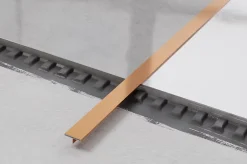 Ilcom Couvre-joint profilé décoratif Ts en inox rectifié Cuivre satiné - 15mm x 2440mm x 0,65 ep.- Profilé Carrelage
