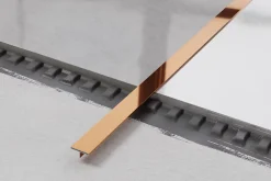 Ilcom Couvre-joint profilé décoratif Ts en inox rectifié Cuivre poli - 15mm x 2700mm x 0,65 ep.- Profilé Carrelage