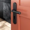 GoodHome Ensemble poignée sur plaque rondcylindre Dizel effet nickel mat noir L.121.5mm x l.42mm entraxe 165-195mm- Poignée De Porte
