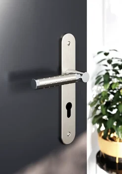 GoodHome Poignée De Porte<Ensemble poignée sur plaque rondcylindre Brigg effet chrome et nickel satin gris L.132mm x l.40mm entraxe 195mm