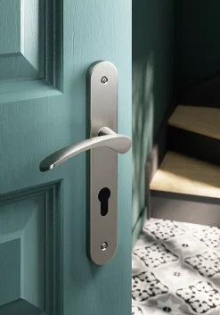 GoodHome Ensemble poignée sur plaque rondcylindre Beare effet nickel satin gris L.110.5mm x l.40mm entraxe 195mm- Poignée De Porte