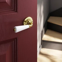 GoodHome Ensemble poignée sur rosace Incurvé vis traversante ou à vis Porcelaine Vras brillant or Ø48mm- Poignée De Porte