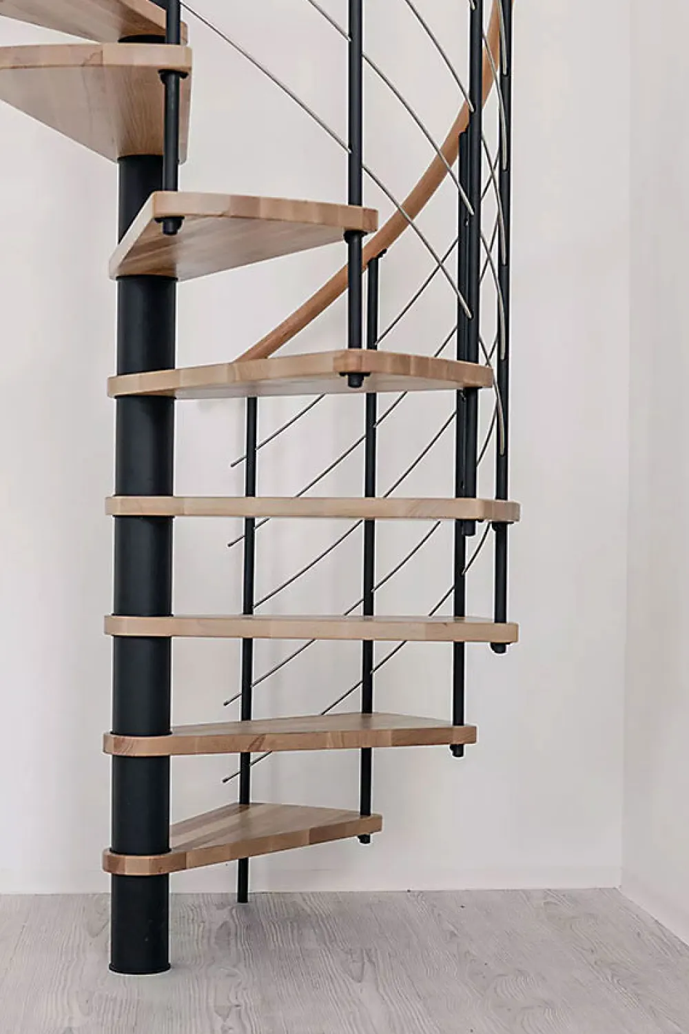 Matisere Escalier Colimaçon<Escalier colimaçon 14 marches - Diamètre 120cm - Hauteur à franchir 2.75 à 3.29m - Noir et Noyer - VENE120-SNMNOY-14