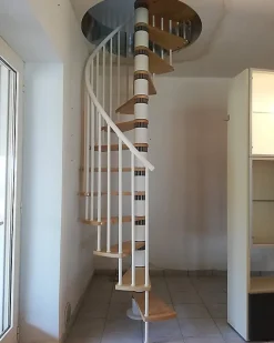 Matisere Escalier colimaçon 10 marches - Hauteur à franchir 2.05 à 2.40m - Diamètre 138cm - Bois et blanc - Sens anti-horaire -- Escalier Colimaçon
