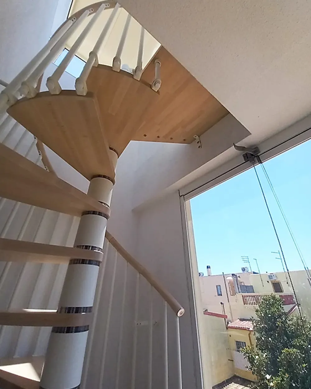 Matisere Escalier Quart Tournant<Escalier colimaçon 13 marches - Hauteur à franchir de 2.67m à 3.12m - Diamètre 1.05m - Structure anthracite et marche noyer -