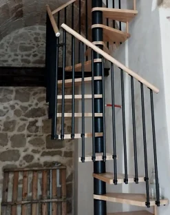 Matisere Escalier Colimaçon<Escalier colimaçon 16 marches - Haut. à franchir 3.28 à 3.84m - Diam. 140cm - Trémie carrée - structure grise / marches naturel -