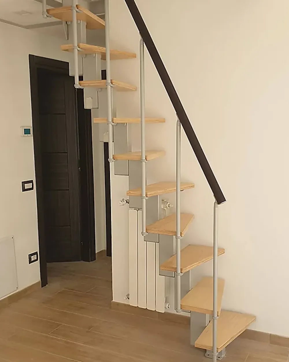 Matisere Escalier Droit<Escalier droit 10 marches - Hauteur à franchir de 2.20 à 2.60m - Largeur 60cm - Couleur bois et blanc - SMALL60/I-SGNAT-10
