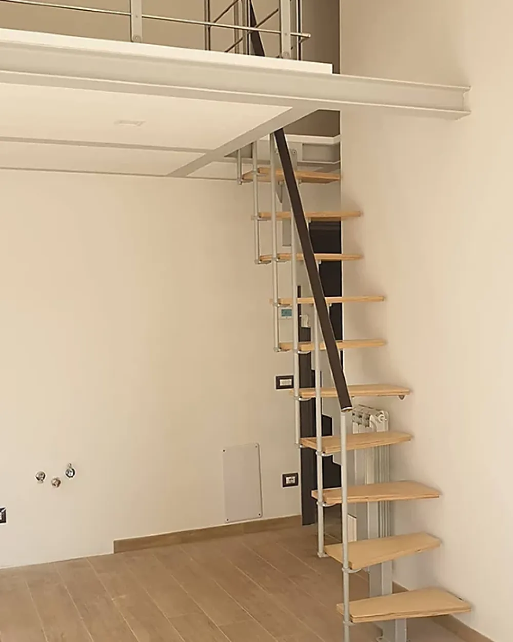 Matisere Escalier Droit<Escalier droit 10 marches - Hauteur à franchir de 2.20 à 2.60m - Largeur 60cm - Couleur bois et blanc - SMALL60/I-SGNAT-10