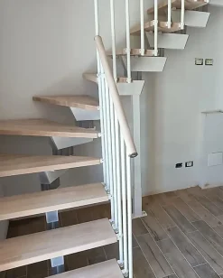 Matisere Escalier Quart Tournant<Escalier quart tournant 13 marches - Hauteur à franchir de 2.45 à 3.08m - Largeur 85 cm - Bois et blanc - Rampe horizontale -