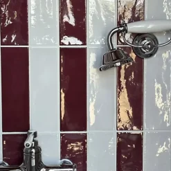 Gioia Materia Faïence Pour Douche|Faïence Pour Cuisine<Faïence Effet Zellige Bordeaux VILLAGE 6,5x20 Aubergine - LES CARREAUX DE JEAN