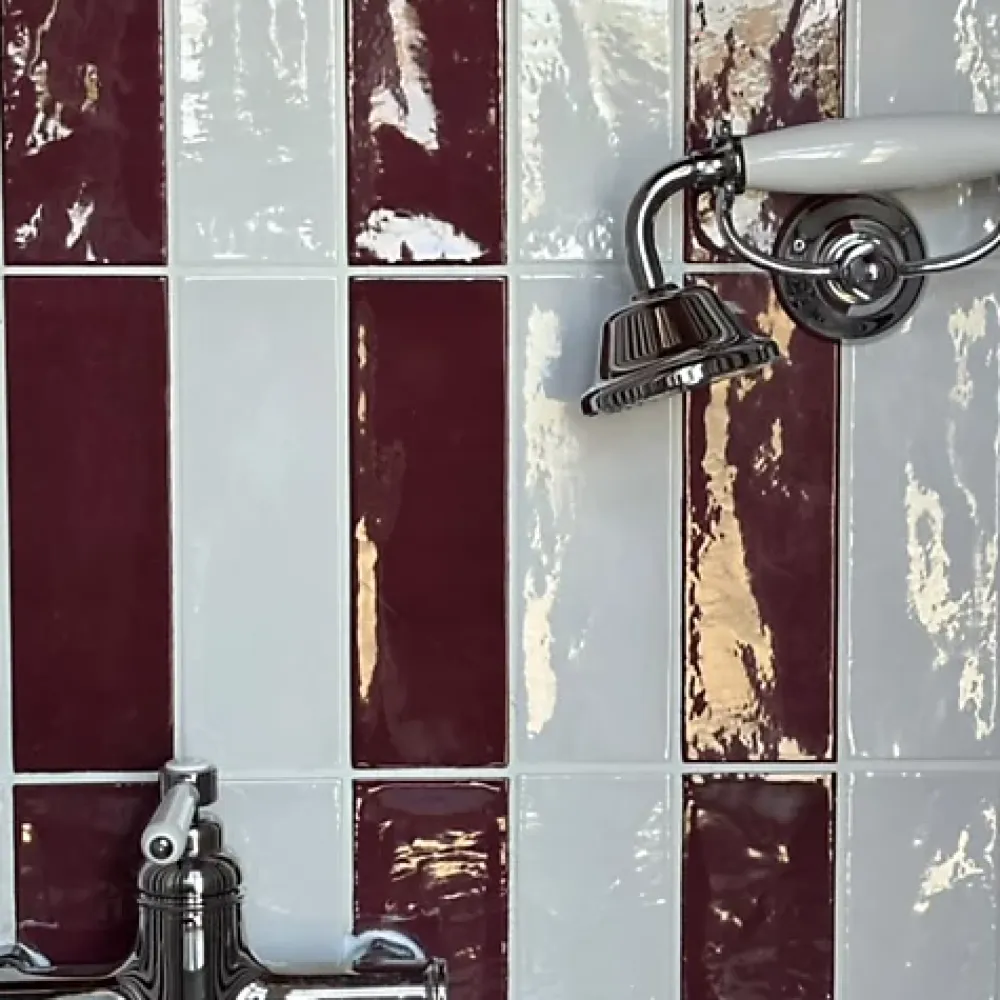 Gioia Materia Faïence Pour Douche|Faïence Pour Cuisine<Faïence Effet Zellige Bordeaux VILLAGE 6,5x20 Aubergine - LES CARREAUX DE JEAN