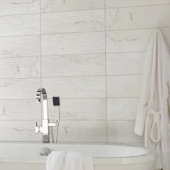 GoodHome Faïence Effet Marbre|Faïence Pour Douche<Faïence murale effet marbre blanc décor vagues L.60 x l.20 cm x ép.9,4 mm, Aruma