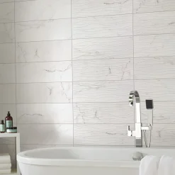 GoodHome Faïence Effet Marbre|Faïence Pour Douche<Faïence murale effet marbre blanc décor vagues L.60 x l.20 cm x ép.9,4 mm, Aruma