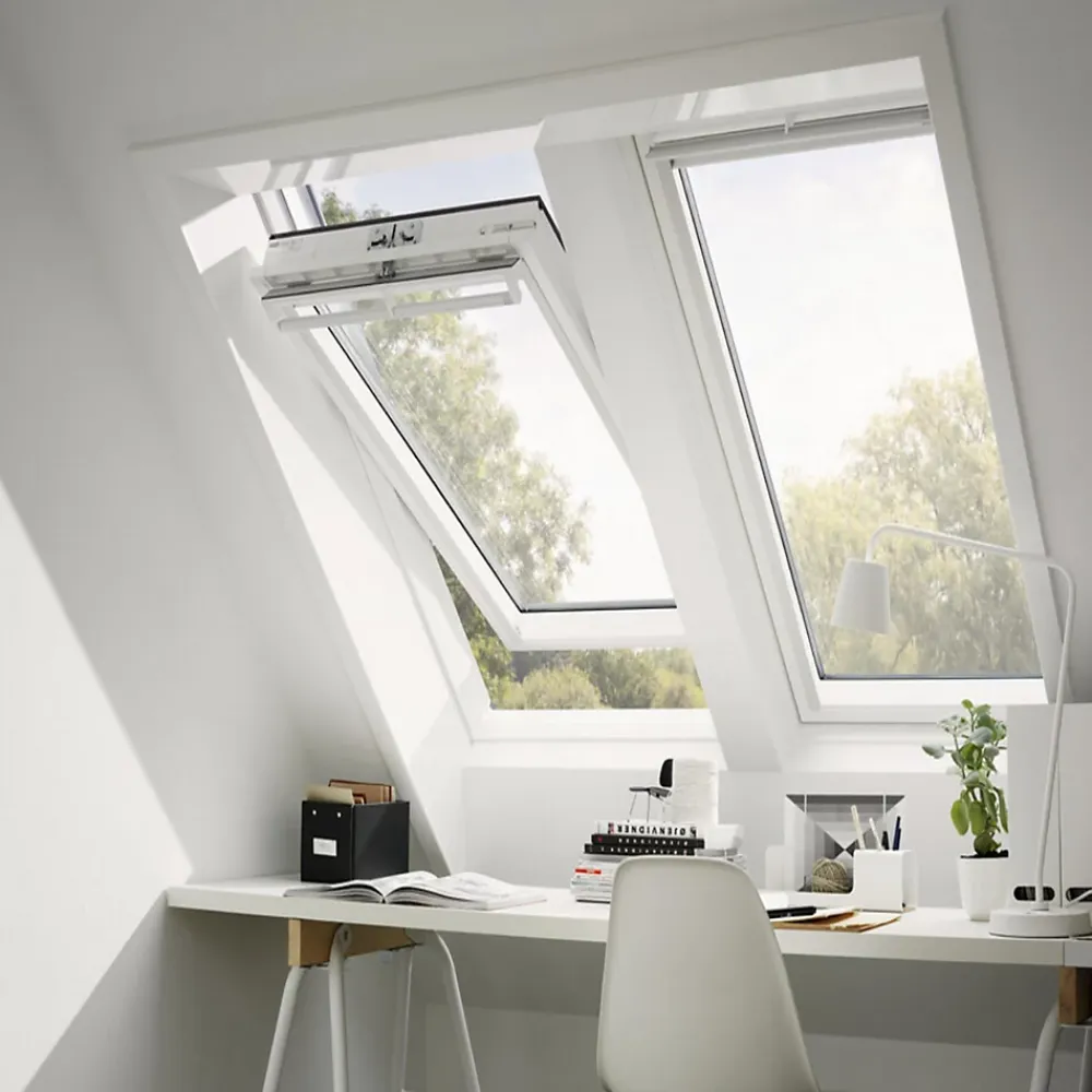 VELUX Fenêtre de toit à projection par le bas GPU UK04 0057 L.134 x H.98 cm Tout confort EverFinish blanc- Velux Et Fenêtre De Toit