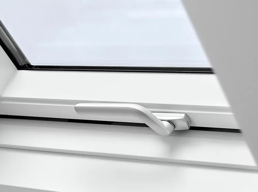 Velux Fenêtre de toit à projection Tout Confort Whitefinish - bois peint en blanc L. 78 x H. 118 cm (GPL 2057 MK06)- Velux Et Fenêtre De Toit