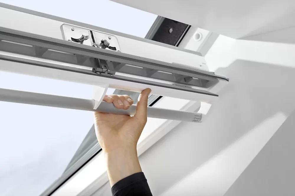 Velux Velux Et Fenêtre De Toit<Fenêtre de toit à rotation Tout Confort Whitefinish - bois peint en blanc L. 134 x H. 98 cm (GGL 2057 UK04)