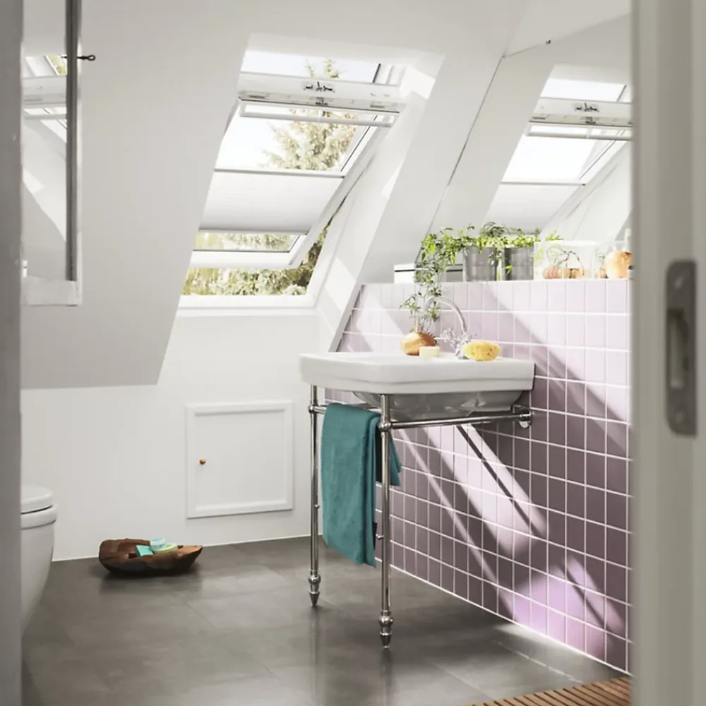 VELUX Fenêtre de toit à rotation GGU SK08 0057 L.114 x H.140 cm Tout confort EverFinish blanc- Velux Et Fenêtre De Toit