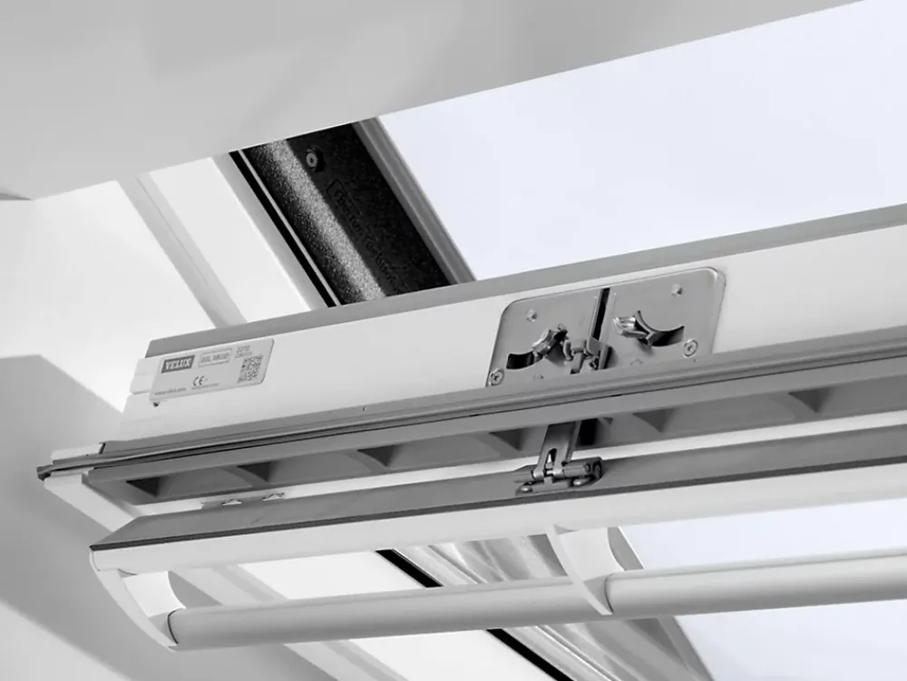 Velux Velux Et Fenêtre De Toit<Fenêtre de toit à rotation Tout Confort Whitefinish - bois peint en blanc L. 134 x H. 140 cm (GGL 2057 UK08)