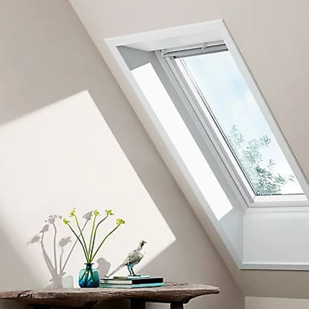 Velux Fenêtre de toit à rotation Standard Whitefinish - bois peint en blanc L. 114 x H. 140 cm (GGL 2054 SK08)- Velux Et Fenêtre De Toit