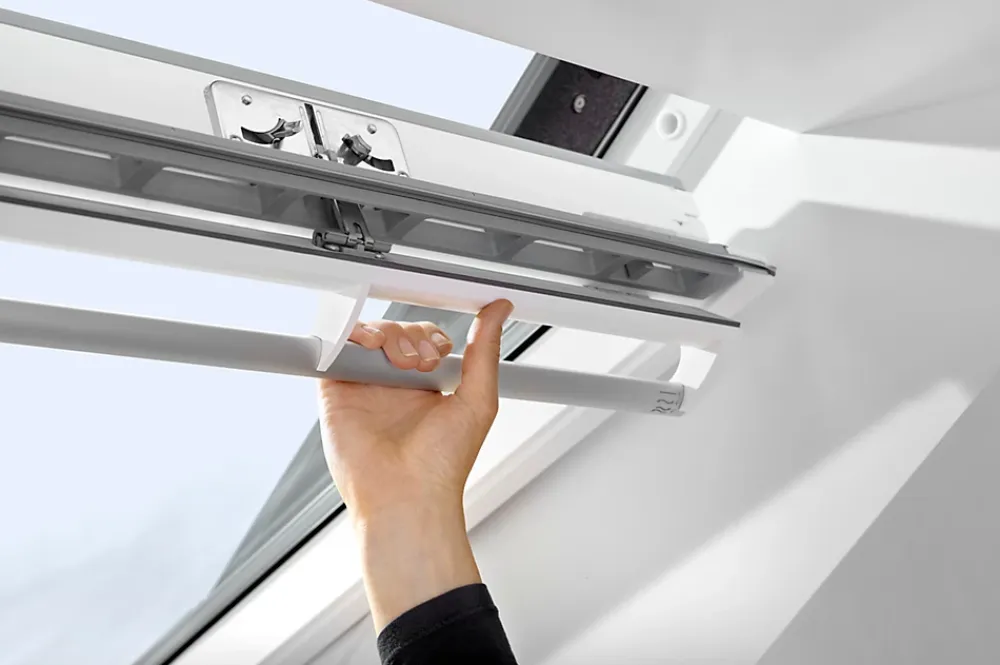 Velux Velux Et Fenêtre De Toit<Fenêtre de toit à rotation Tout Confort Whitefinish - bois peint en blanc L. 78 x H. 118 cm (GGL 2057 MK06)