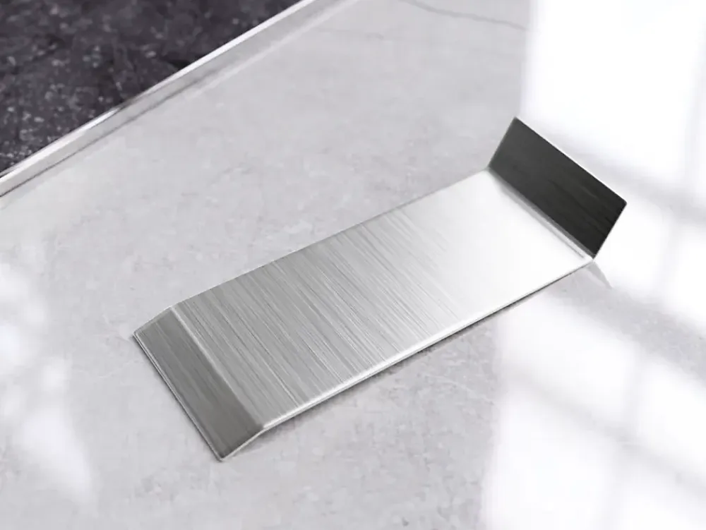 Ilcom Joint FI en acier inoxydable pour plinthe Argent satiné - 80mm x 30mm x 12mm- Plinthe Pour Parquet Et Stratifié