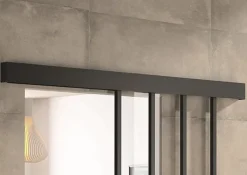 Optimum Kit porte 930 atelier noir verre clair avec rail bandeau decor assorti- Porte Coulissante