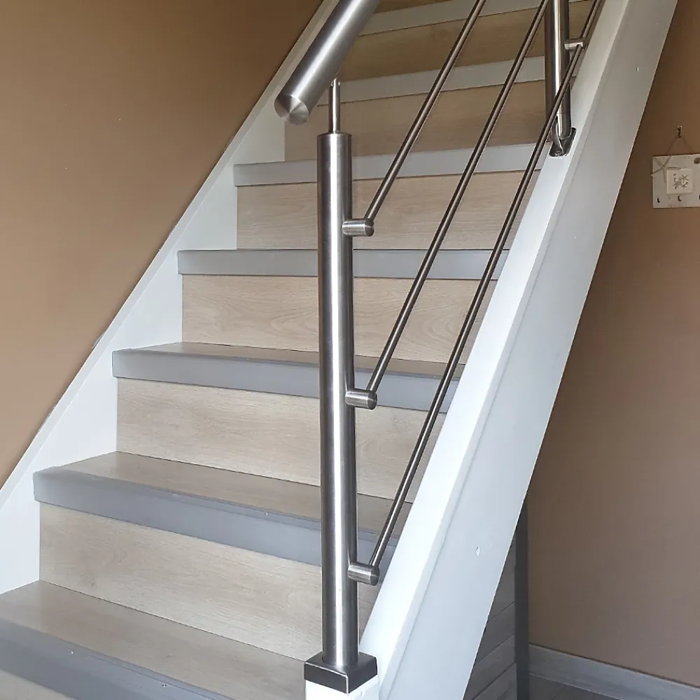 MySystem Garde-Corps, Balustrade<Kit Réno inox pour garde-corps d'escalier - 4 poteaux - Main courante - 3 barres sur supports transversaux et borgnes