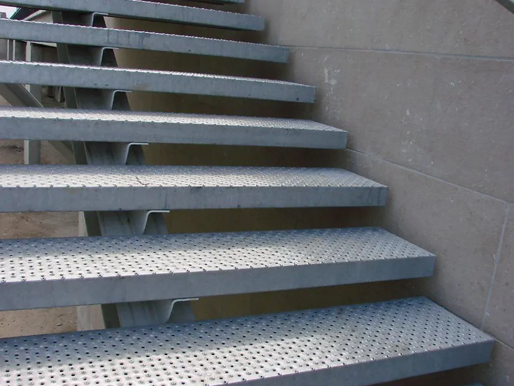 Meiser Marche d'escaliers tole perforée TOLHUIT 800x240 mm galvanisé à chaud- Accessoire D'Escalier