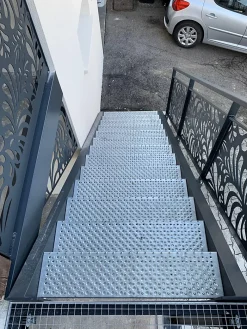 Meiser Marche d'escaliers tole perforée TOLHUIT 800x240 mm galvanisé à chaud- Accessoire D'Escalier