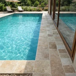 Ligerio Margelle en travertin mix - 61 cm x 33 cm, 3 cm, Arrondi (Vendu à la pièce)- Carrelage Extérieur Et Terrasse