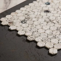 Ilcom Mosaïque de verre pressé antidérapant R11 sur maille pour salle de bain ou cuisine 52 cm x 34 cm - Hexa calacatta (0,166m²)- Mosaïque Pour Douche