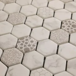 Ilcom Mosaïque de verre pressé antidérapant R11 sur maille pour salle de bain ou cuisine 52 cm x 34 cm - Hexa calacatta (0,166m²)- Mosaïque Pour Douche