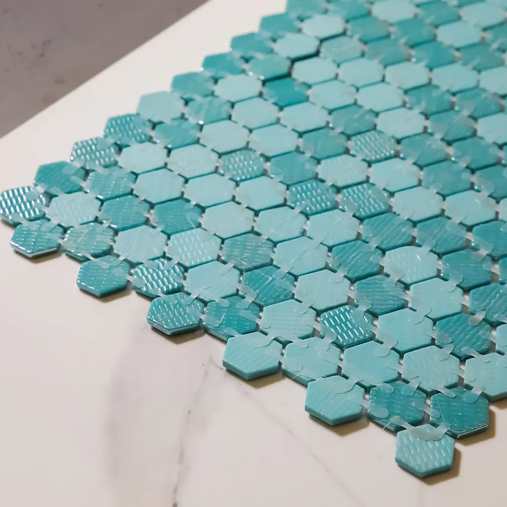 Ilcom Mosaïque<Mosaïque de verre pressé antidérapant sur maille pour salle de bain ou cuisine 52 cm x 34 cm - Hexa artistic (0,166m²)