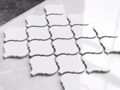 Ilcom Mosaïque|Mosaïque Pour Salle De Bains<Mosaïque sur résille pour salle de bain et cuisine en céramique 27.5 cm x 25.2 cm - White arabesque