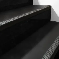 Quest Nez de marche PVC 50x42mm, , profilé d'escalier RGP, auto-adhésif, antidérapant, d'escalier-protection, noir-argent, 0.7m- Nez De Marche|Nez De Marche