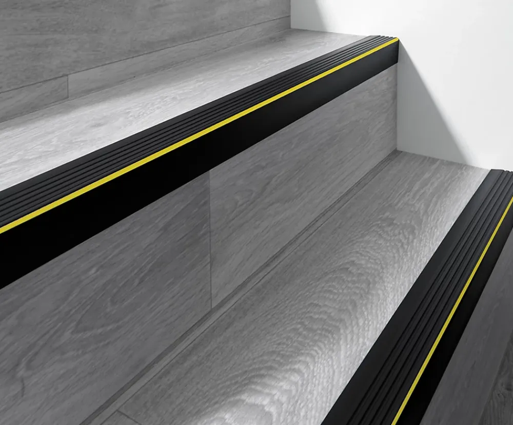 Quest Nez De Marche|Nez De Marche<Nez de marche PVC 48x42mm, , profilé d'escalier RD-ON, auto-adhésif, antidérapant, d'escalier-protection, noir, 1.3m