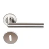 Klose Besser Poignée De Porte<Paire de Poignées de porte sur Rosaces Rondes " Elsa Angle Vif " inox 304 - +1 Paire de rosaces à trou de clé